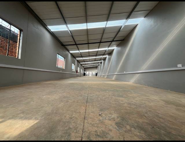 300M² WAREHOUSE TO LET IN HENNOPSPARK